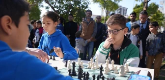 Tarsus'ta 180 Öğrenciye Satranç Eğitimi Sertifikaları Verildi