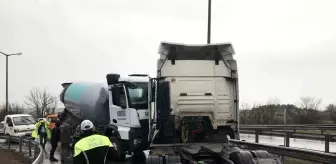 Edirne'de Tır ve Beton Mikseri Kafa Kafaya Çarpıştı: 2 Yaralı