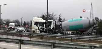 Ters yöne giren tırla beton mikseri kafa kafaya çarpıştı: 2 yaralı