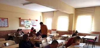 Afyonkarahisar Şehit Murat Saraç İlkokulu'nda Velilere Yönelik Kitap Okuma Yarışması Sınavı Gerçekleştirildi