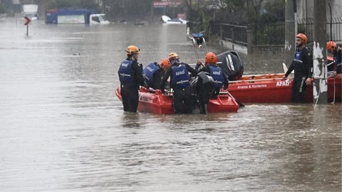 Antalya'da sel nedeniyle 1 kişi hayatını kaybetti, 3 ilçede okullar yarın da tatil