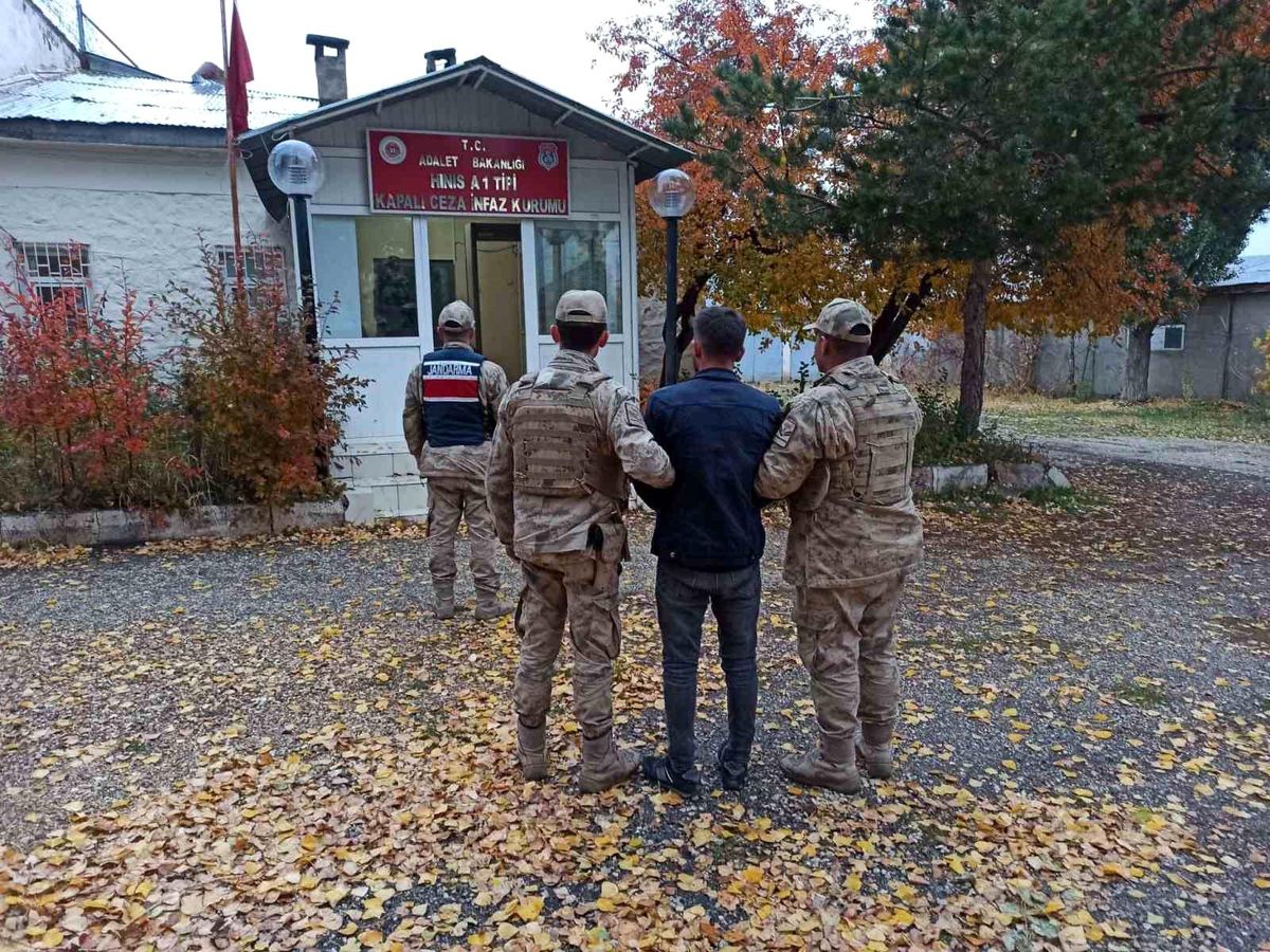 Erzurum İl Jandarma Komutanlığı Ekipleri 20 Aranan Şahsı Yakaladı
