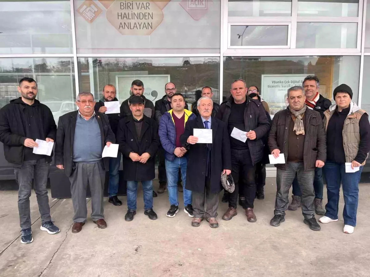 Balıkçı Kenan ve Gazeteciler Depremzedelere Yardım Yaptı