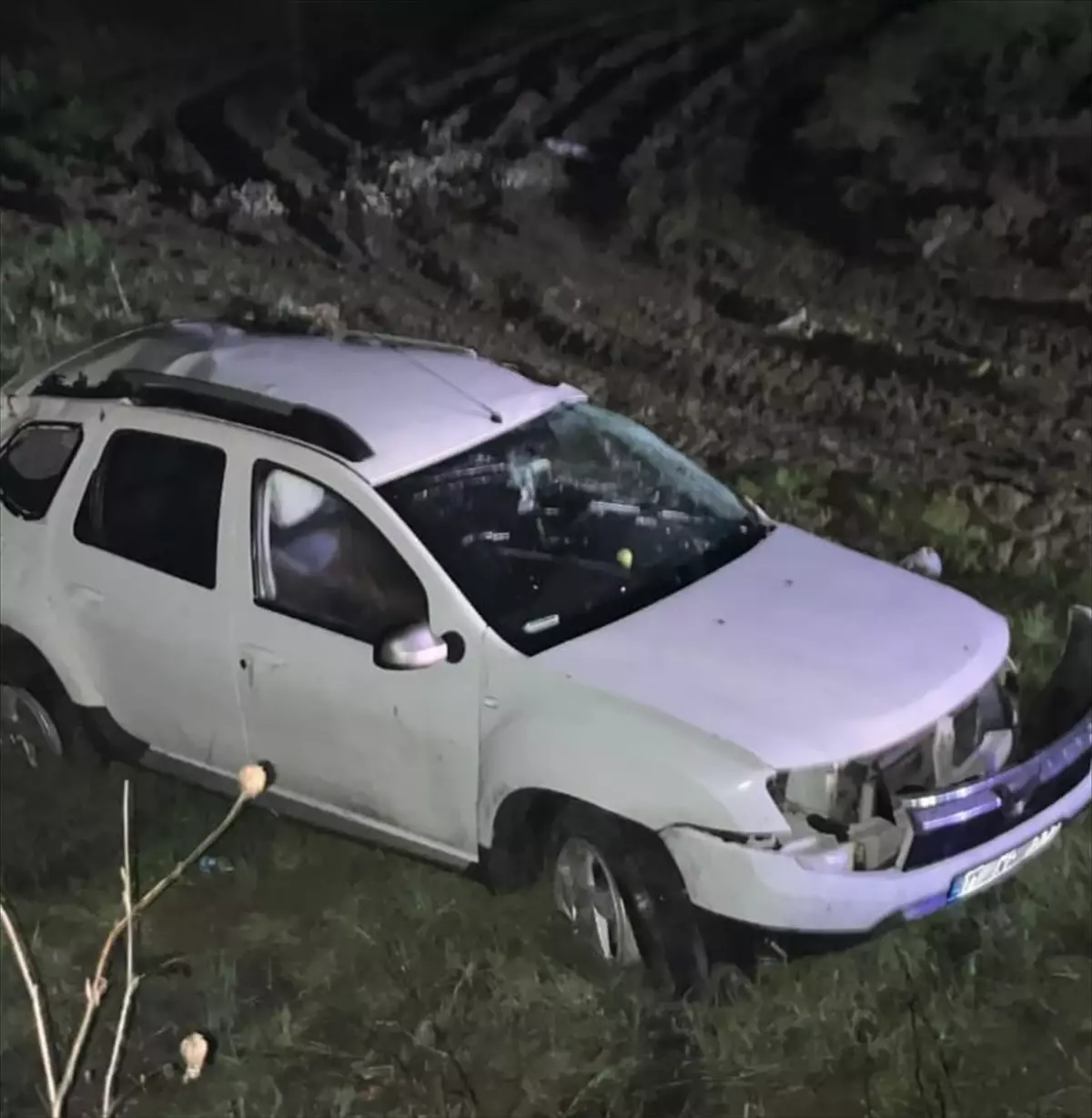 Bursa'da tarlaya devrilen otomobilde 3 kişi hayatını kaybetti