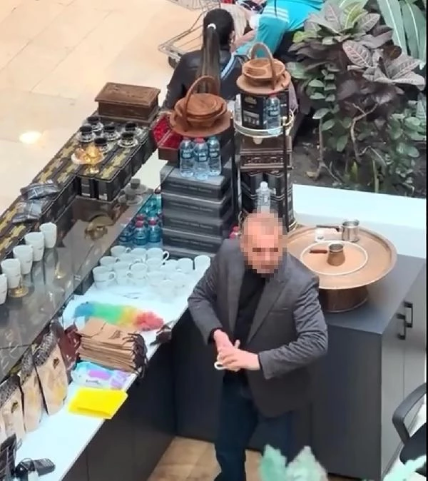Edirne'de AVM kahvecisi fincanları tükürükle temizledi