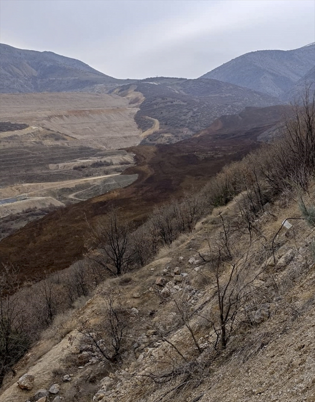 Erzincan'ın İliç ilçesinde bir madende toprak kayması meydana geldi! Göçük altında kalan işçiler var