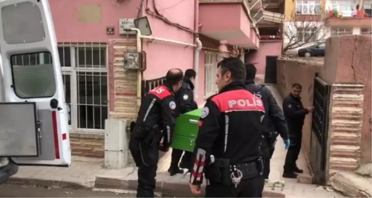 Emlakçı Bıçaklanarak Öldürüldü