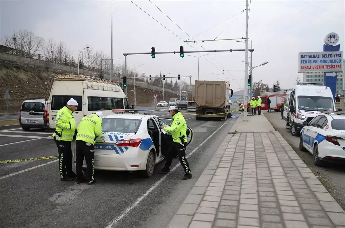 Malatya'da kamyonun çarptığı kişi hayatını kaybetti