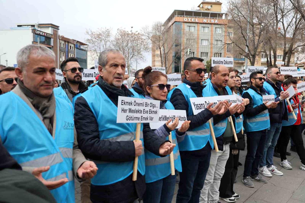 Nevşehir Rehberler Odası, Turist Rehberliği Meslek Kanunu Değişikliklerine Karşı Basın Açıklaması Yaptı