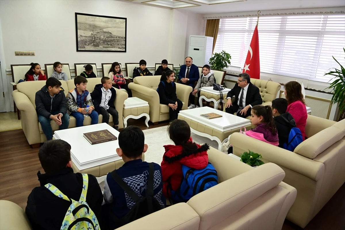 Sinop'ta Öğrencilere Kentin Tarihi ve Turistlik Mekanları Tanıtıldı