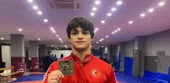 Avrupa Güreş Şampiyonası'nda Alperen Berber Altın Madalya Kazandı