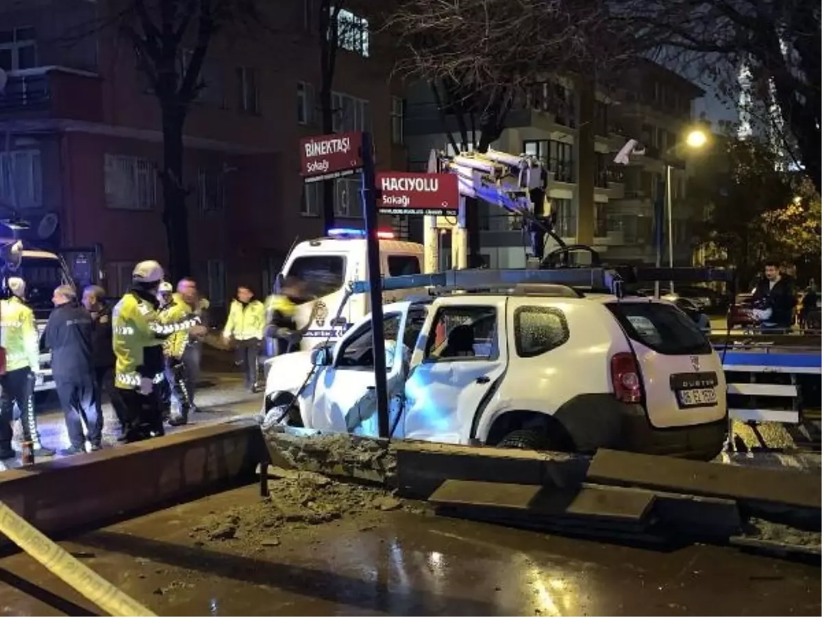Ankara'da Ters Yönde Giden Otomobille Kaza: 1 Ölü, 2 Yaralı