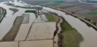 Çanakkale'de Karamenderes Çayı taştı, tarlalar su altında kaldı