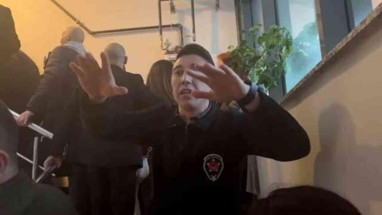 İYİ Parti'nin aday tanıtım toplantısında protesto! İstifa sloganları atıldı İYİ Parti'nin aday tanıtım toplantısında protesto! İstifa sloganları atıldı