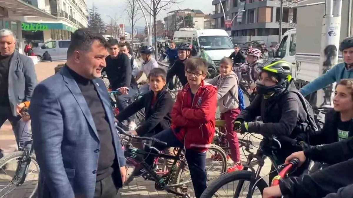 AK Parti Düzce Milletvekili Gençlere Bisiklet Parkı Sözü Verdi