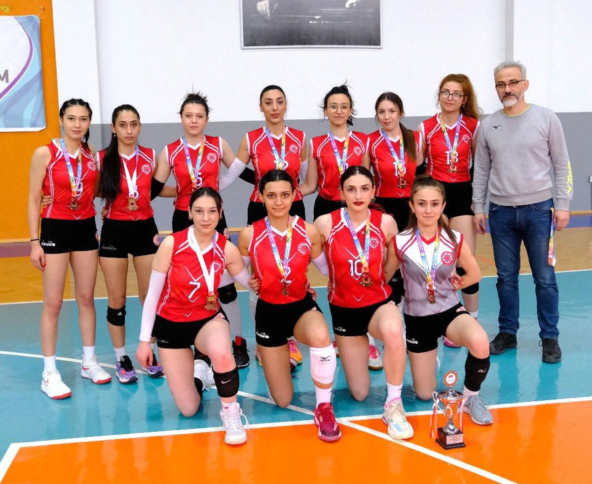 Sivas Cumhuriyet Spor Bilimleri Fakültesi ÜNİLİG'te 3. oldu