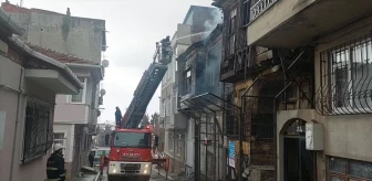 Tekirdağ'da İki Katlı Metruk Binada Çıkan Yangın Söndürüldü