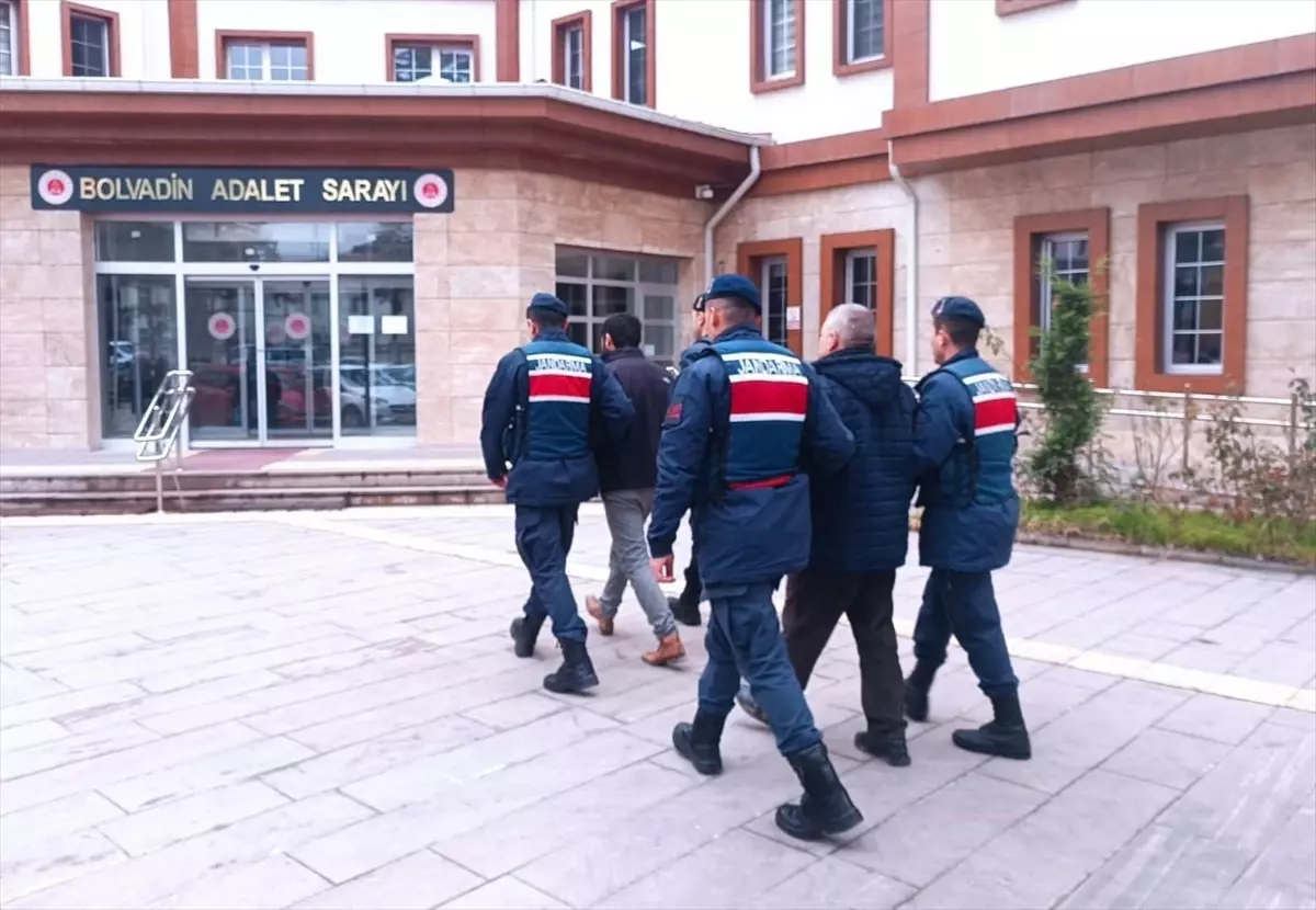 Afyonkarahisar'da kesinleşmiş hapis cezası bulunan 2 hükümlü yakalandı