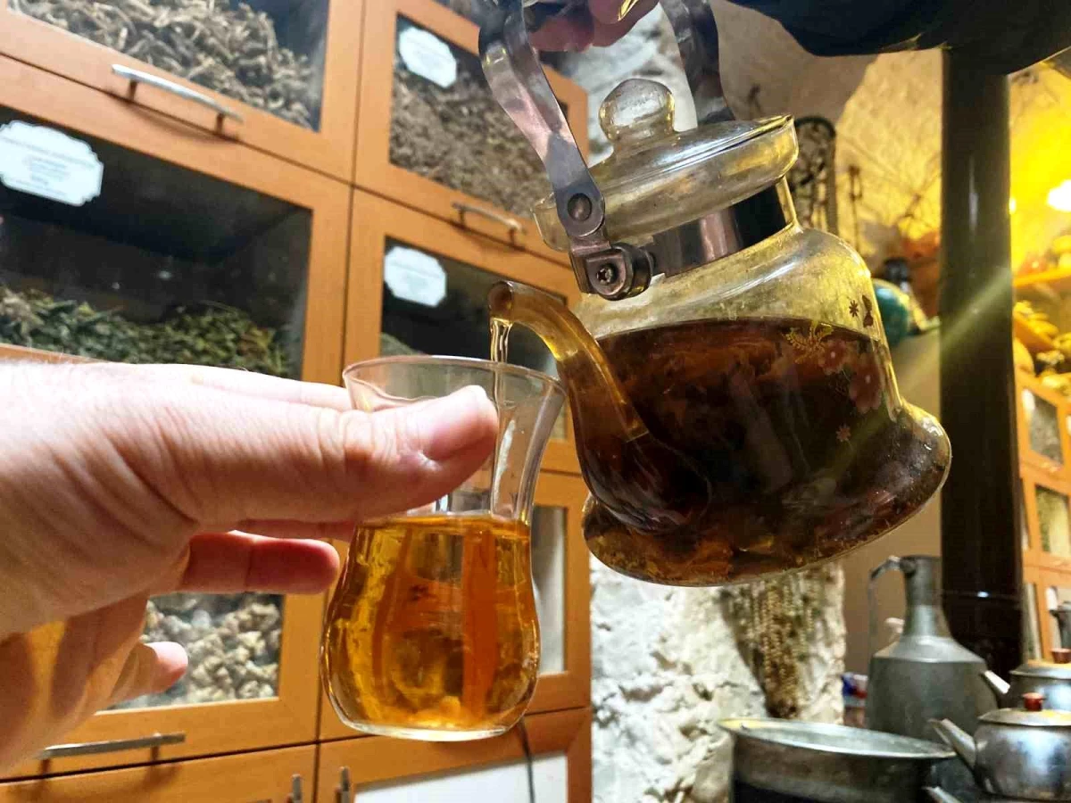 Konya'da Aktar, Baharat Çayının Faydalarını Anlattı