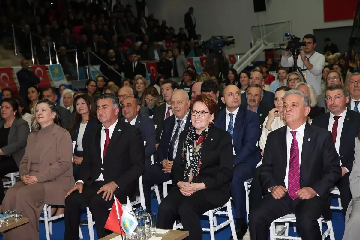 Meral Akşener Aydın'da aday tanıtım toplantısına katıldı