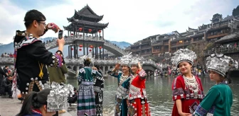 Çinliler Bahar Bayramı tatilinde seyahate çıkmayı tercih ediyor