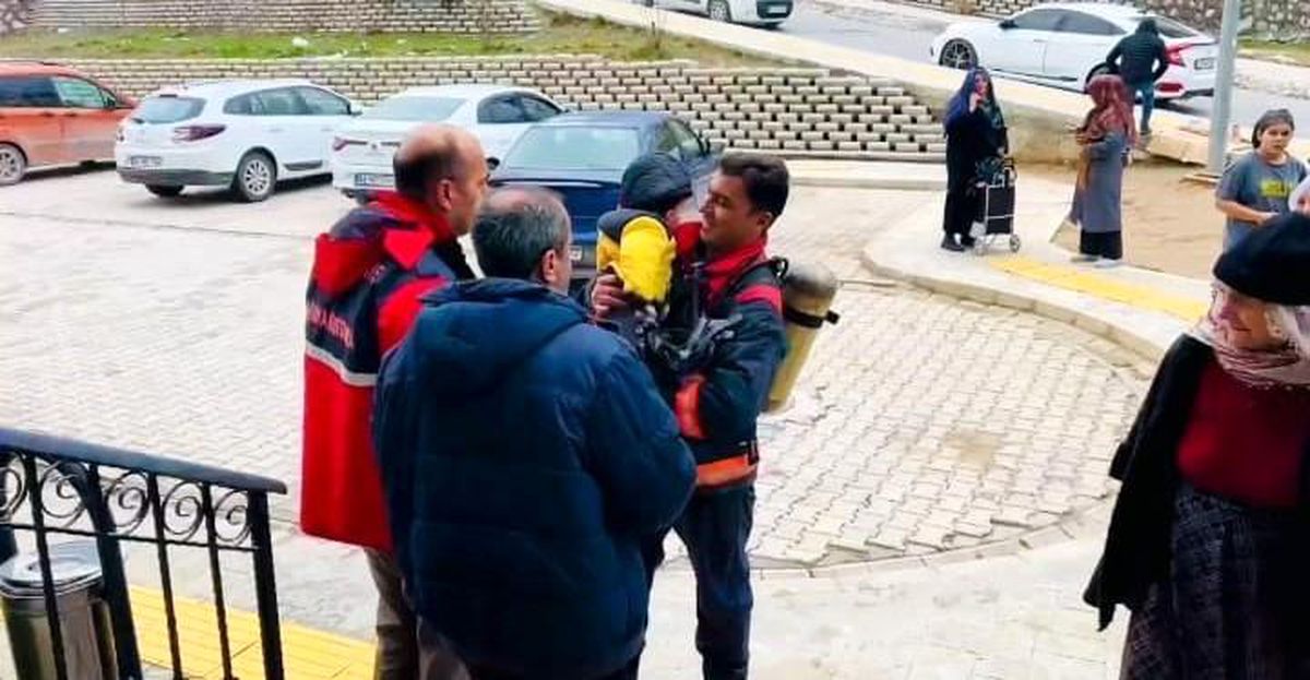 Malatya'da bir apartmanda yangın çıktı, 8 kişi hastaneye kaldırıldı