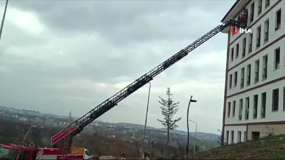 Apartmanda çıkan yangında 8 kişi dumandan etkilendi