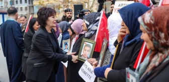 Diyarbakır anneleriyle bir araya gelen Hülya Koçyiğit, terör örgütüne seslendi: Evlatlarımızı verin