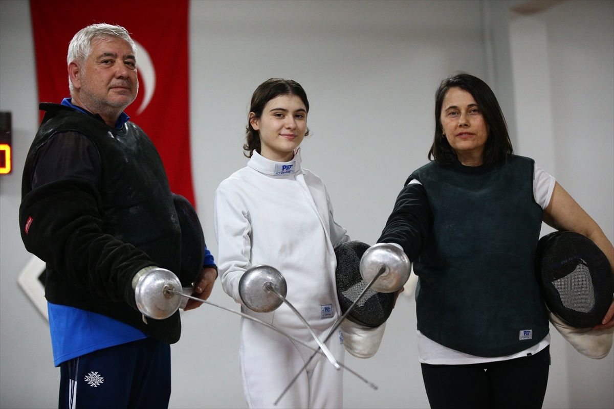 Mersinli Eskrimci Elif Yalçın, Avrupa Şampiyonası'nda Derece Hedefliyor