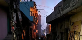 Hindistan'da boya üretim atölyesinde çıkan yangında 11 kişi hayatını kaybetti