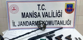 Manisa'da yapılan operasyonda ruhsatsız silahlar ele geçirildi
