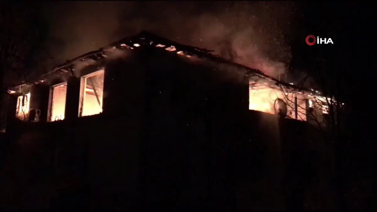 İki katlı ev alev topuna döndü