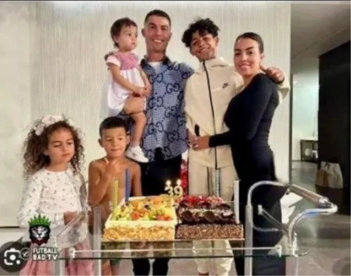 İran Gazetesi, Ronaldo'nun Kız Arkadaşının Fotoğrafını Sansürledi