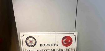İzmir'de durdurulan araçta uyuşturucu ve para ele geçirildi
