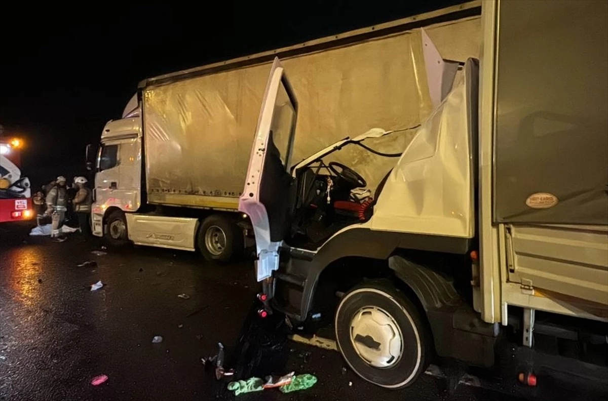 Kuzey Marmara Otoyolu'nda Tır Kazası: 1 Ölü, 1 Ağır Yaralı
