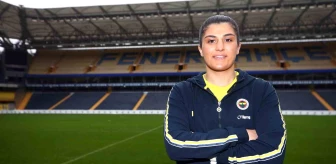 Fenerbahçe, dünya şampiyonu boksör Busenaz Sürmeneli'yi kadrosuna kattı