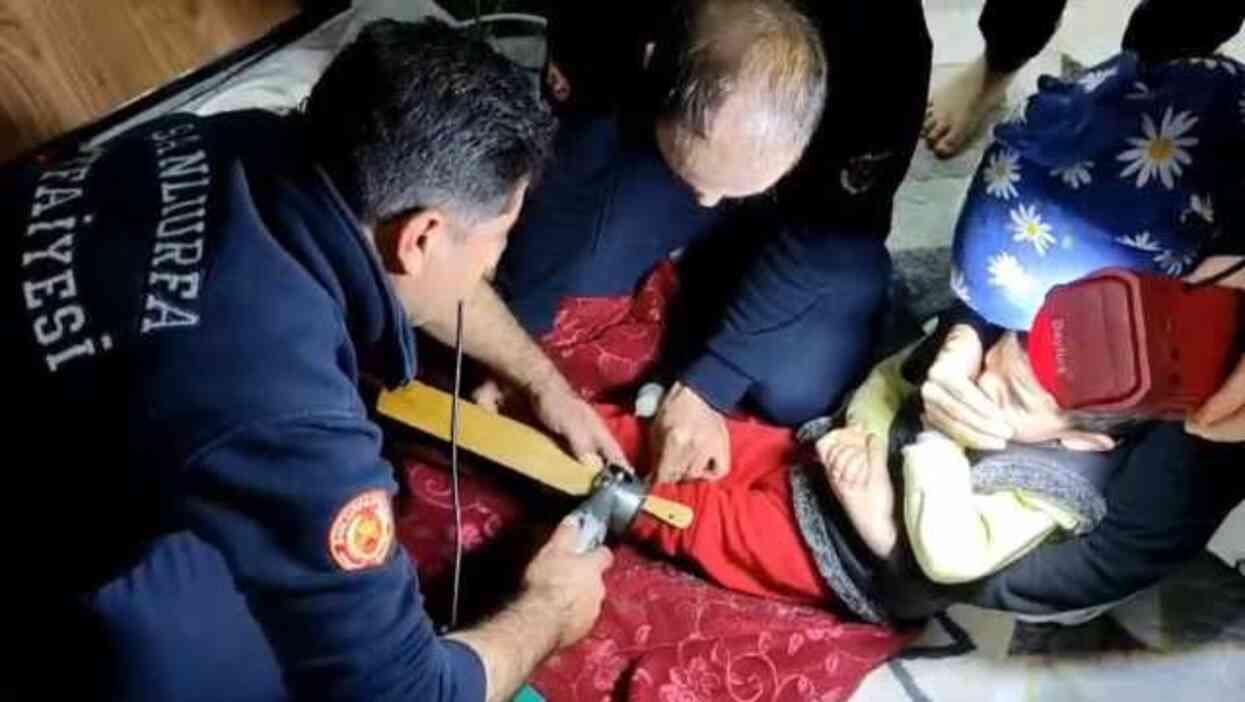 Ayağına WC matik sıkışan çocuğun imdadına itfaiye yetişti Ayağına WC matik sıkışan çocuğun imdadına itfaiye yetişti