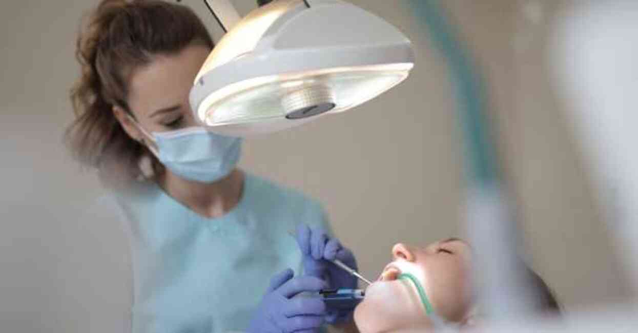 Diş taşı nedir? Diş taşı neden oluşur, tedavisi nedir? Diş taşı ağrı yapar mı?