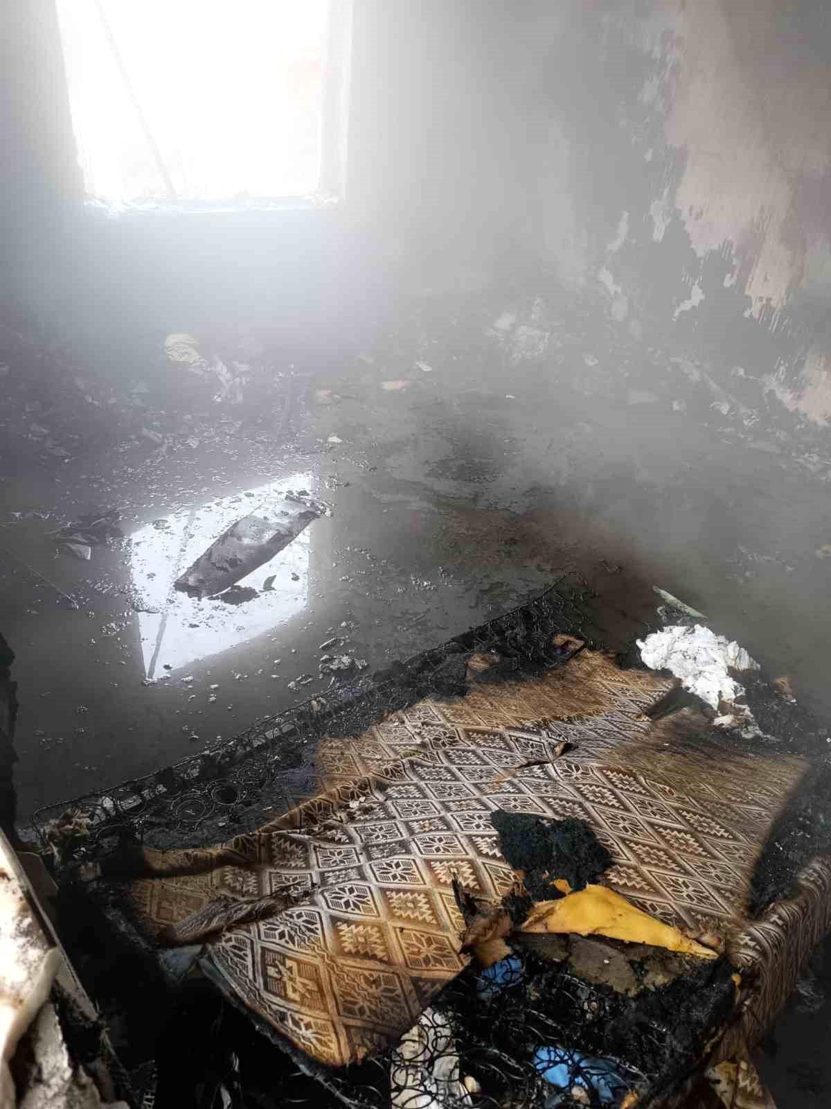 Kahramanmaraş'ta müstakil bir ikamette çıkan yangın söndürüldü