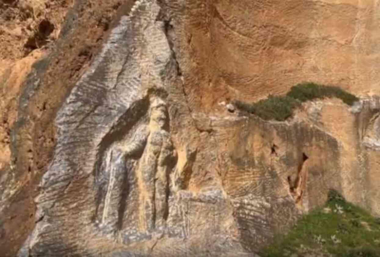 Tahrip edilen 2 bin yıllık Herkül heykeli kurtarılmayı bekliyor Tahrip edilen 2 bin yıllık Herkül heykeli kurtarılmayı bekliyor