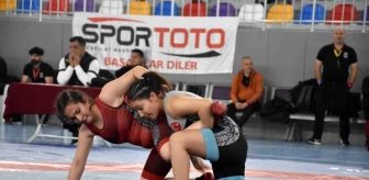 Buse Tosun U-17 Kadınlar Güreş Türkiye Şampiyonası Başladı