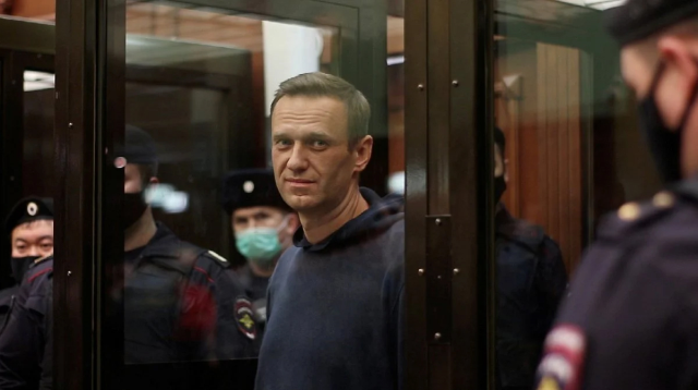 Aleksey Navalni öldü mü öldürüldü mü? Cansız bedenini ailesine teslim etmiyorlar