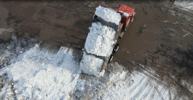 Ardahan'da 55 yıllık kar rekoru! Kamyonlarla şehir dışına taşınıyor