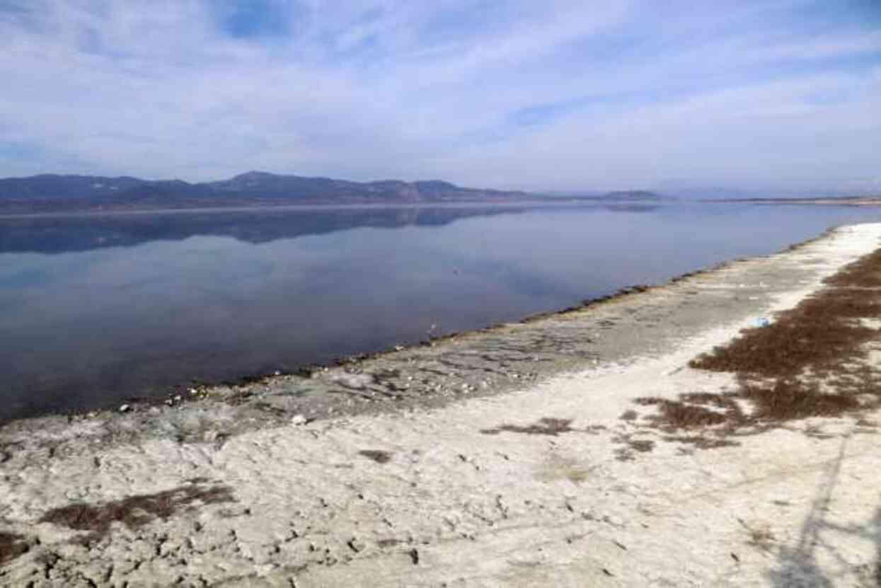 Burdur Gölü'nün yüzde 47'si yok oldu! Profesörden 'Susuzluk artık acı acı siren çalıyor' uyarısı Burdur Gölü'nün yüzde 47'si yok oldu! Profesörden 'Susuzluk artık acı acı siren çalıyor' uyarısı