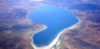 Burdur Gölü'nün yüzde 47'si yok oldu! Profesörden 'Susuzluk artık acı acı siren çalıyor' uyarısı