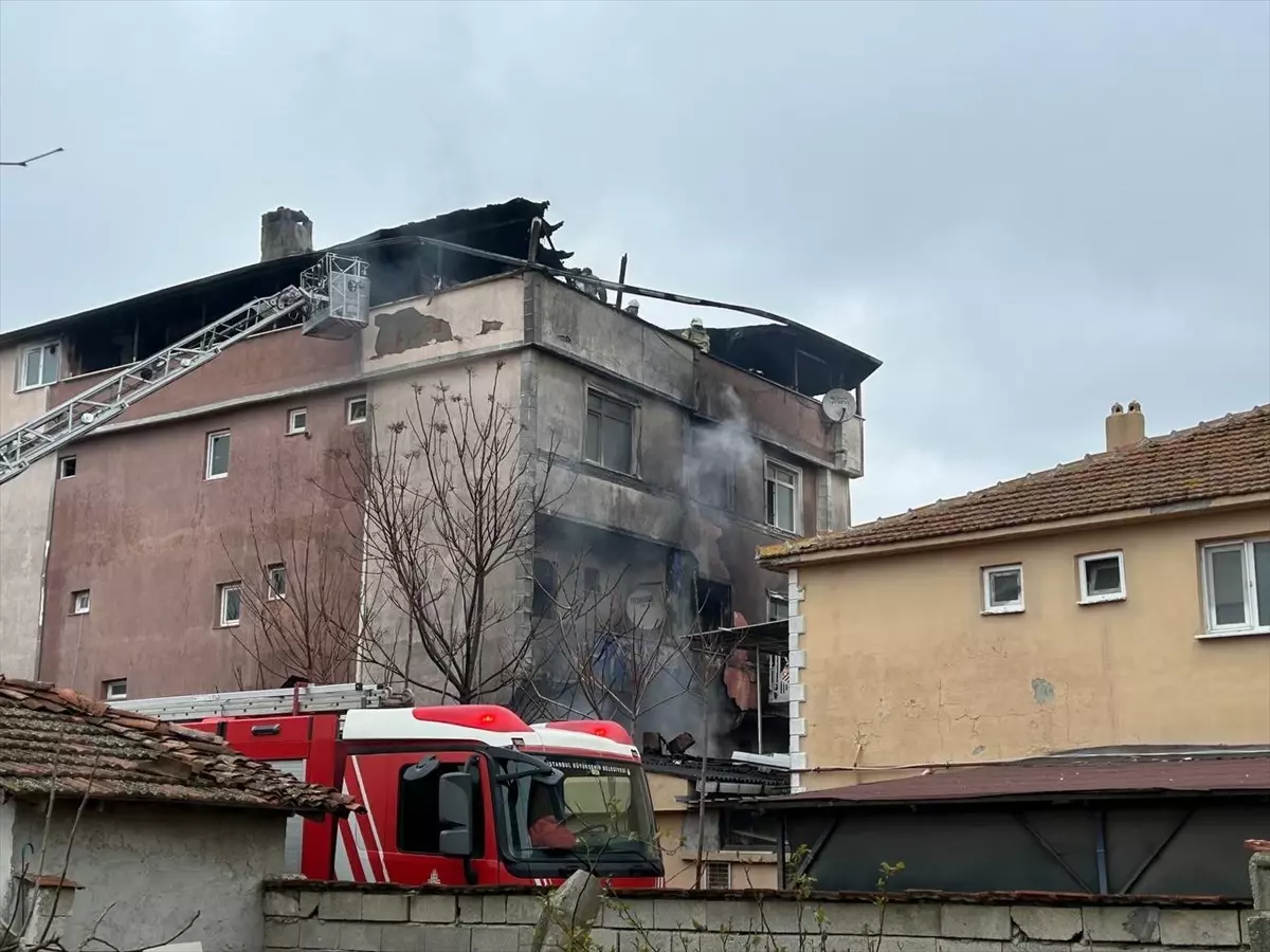 Silivri'de çıkan Yangın 3 Katlı Binada Hasara Yol Açtı - Haberler