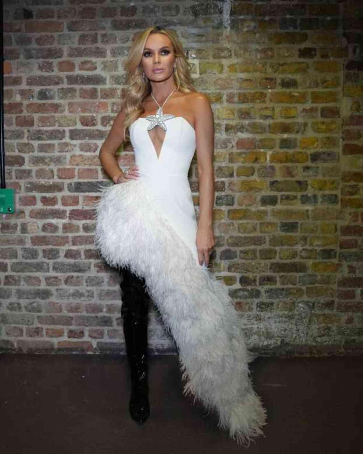 Amanda Holden, 53. yaş gününü çıplak fotoğraf paylaşarak kutladı Amanda Holden, 53. yaş gününü çıplak fotoğraf paylaşarak kutladı