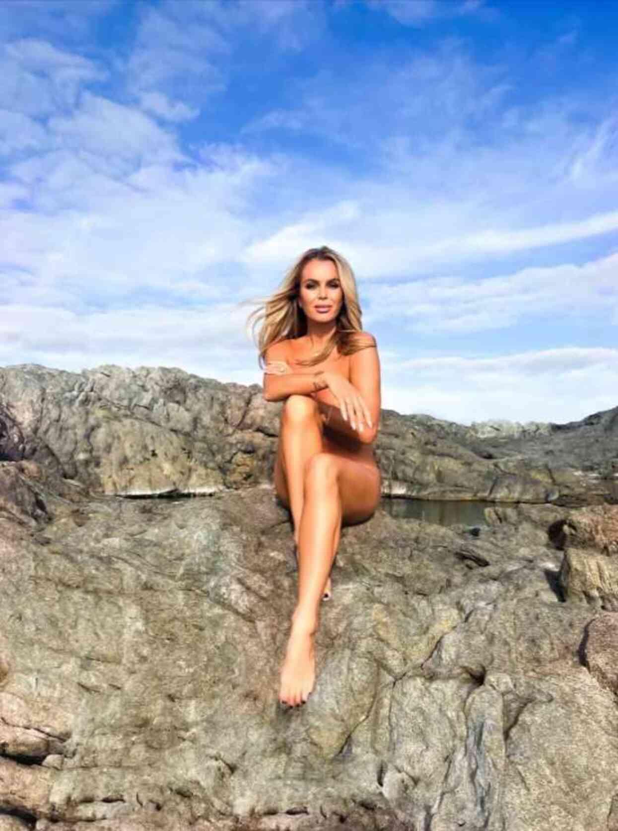 Amanda Holden, 53. Yaş Gününü Çıplak Fotoğraf Paylaşarak Kutladı