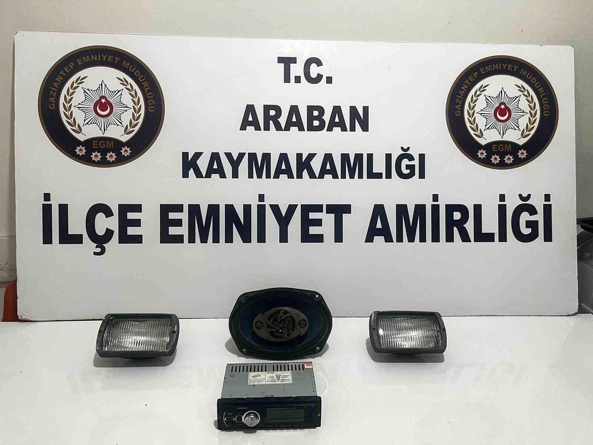 Gaziantep'te Araban ilçesinde otomobil hırsızlığı yapan 2 şüpheli suçüstü yakalandı