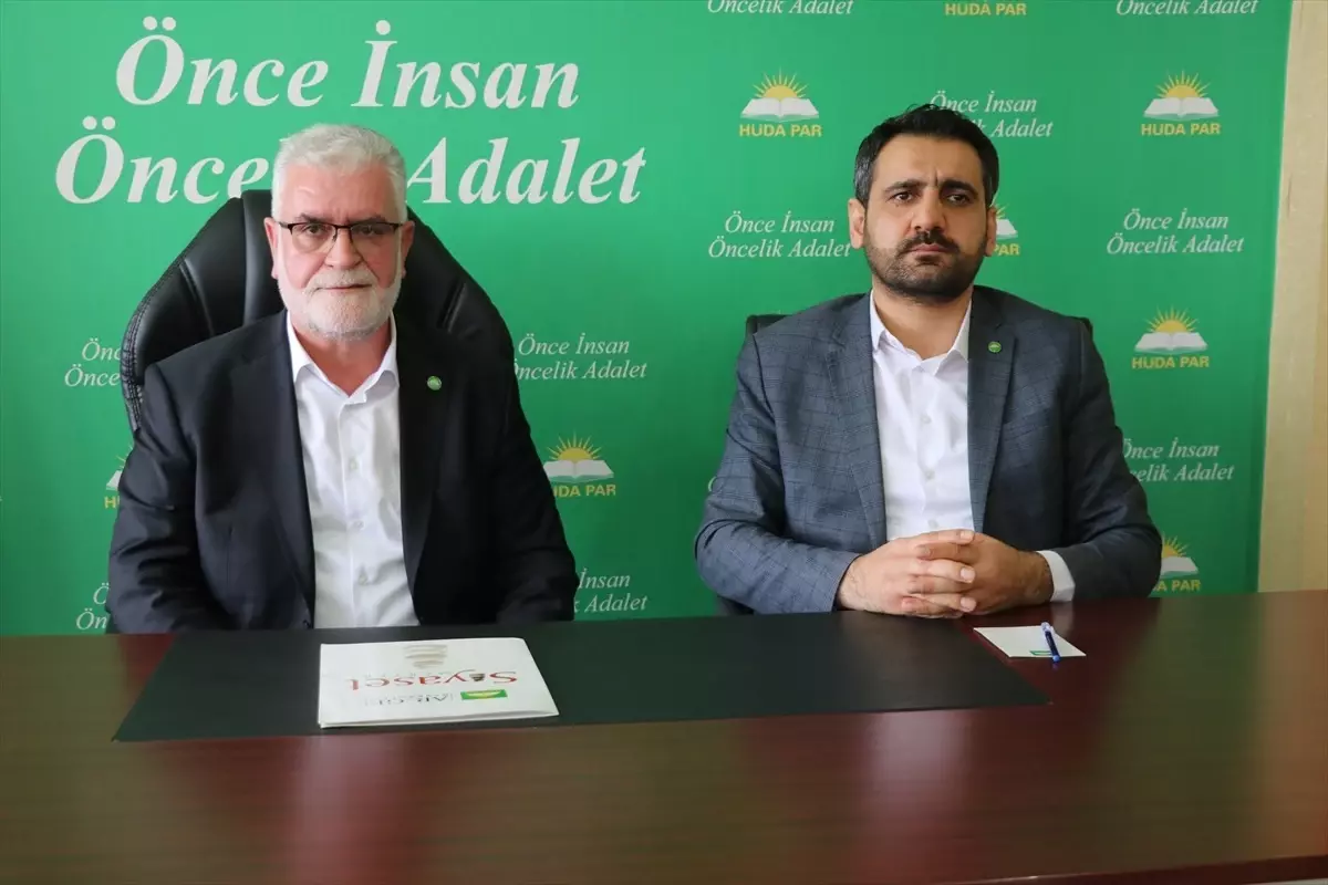 HÜDA PAR Siirt Belediye Başkan Adayı Abdurrahman Özcan Projelerini Tanıttı